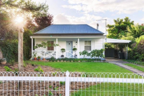 Little White Cottage in Rural Mudgee